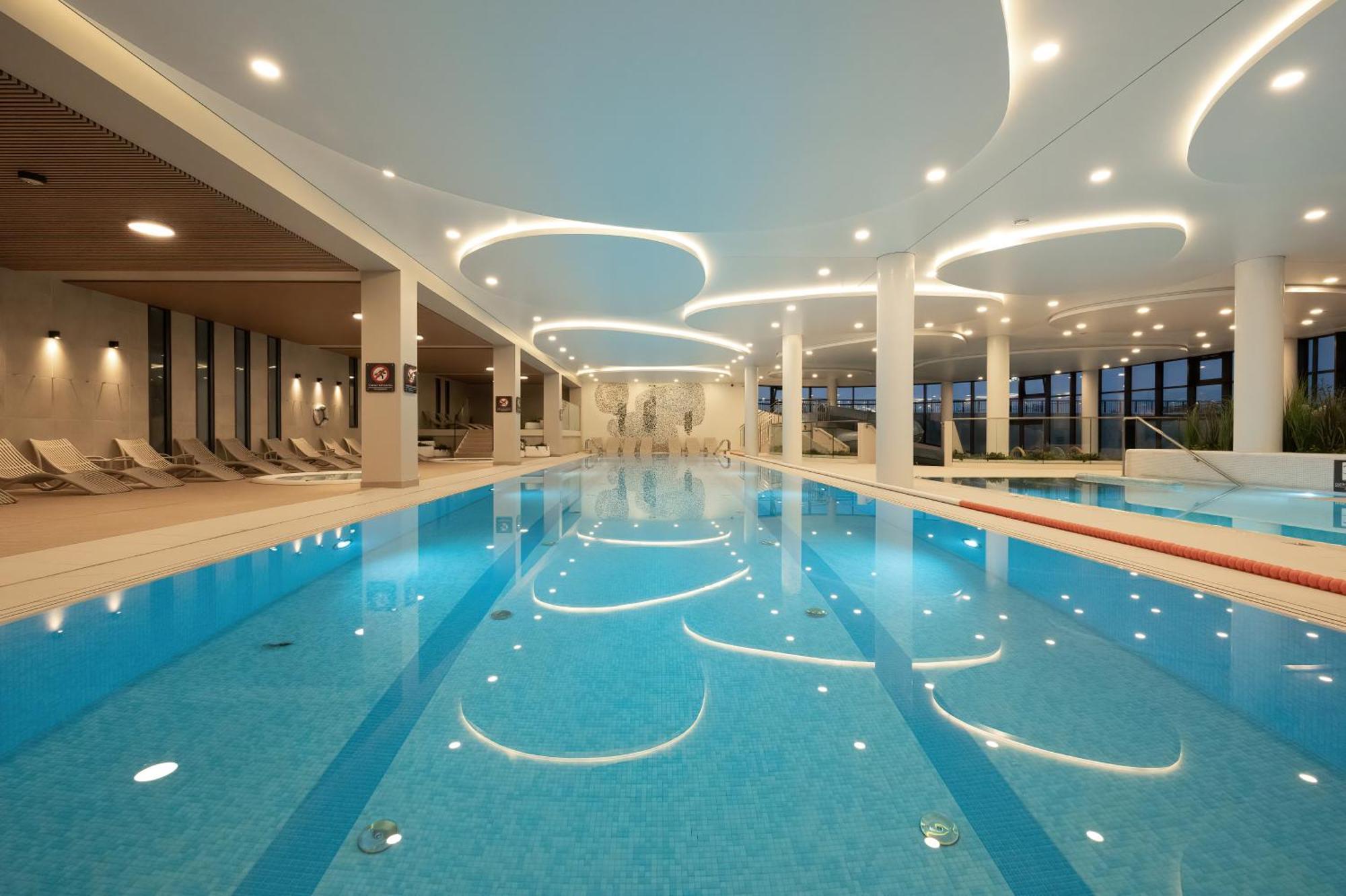 Family Apartment With Gym And Swimming Pool By Renters Prestige Kołobrzeg Kültér fotó